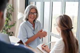 Foto: Frau und Schülerin